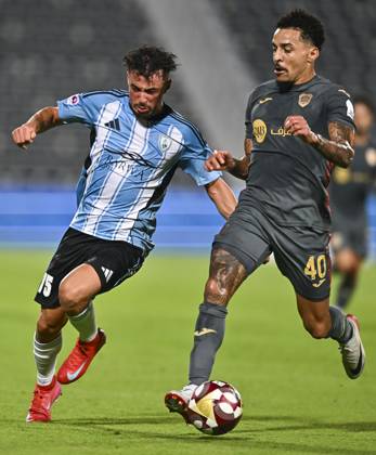 AL WAKRAH SC V AL RAYYAN SC-DOHA BANK STARS LEAGUE QATAR Almahdi Ali Mukhtar (L) of Al-Wakrah SC and Gregore De Magalhaes Favero of Al Rayyan SC in action during the Doha Bank Stars League Qatar match between Al Wakrah SC and Al Rayyan SC at Saoud Bin Abdulrahman Stadium in Doha, Qatar, on October 26, 2025. DOHA Qatar Copyright: xNOUSHADx