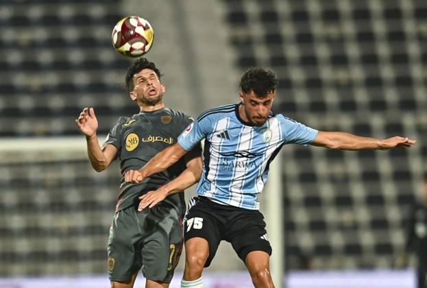 AL WAKRAH SC V AL RAYYAN SC-DOHA BANK STARS LEAGUE QATAR Zouhzouh El Amine (R) of Al-Wakrah SC and Murad Naji Hussein of Al Rayyan SC in action during the Doha Bank Stars League Qatar match between Al Wakrah SC and Al Rayyan SC at Saoud Bin Abdulrahman Stadium in Doha, Qatar, on October 26, 2025. DOHA Qatar Copyright: xNOUSHADx