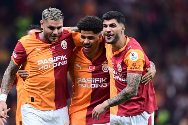 Galatasaray v Goztepe - Turkish Super Lig ISTANBUL, TURKIYE - OCTOBER 26: Gabriel Sara of Galatasaray celebrates with his team-mates after scoring a goal during the Turkish Super Lig week 10 football match between Galatasaray and Goztepe at RAMS Park Stadium in Istanbul, Turkiye on October 26, 2025. Abdulhamid Hosbas Anadolu Istanbul Turkey. Editorial use only. Please get in touch for any other usage. Copyright: x2025xAnadoluxAbdulhamidxHosbasx