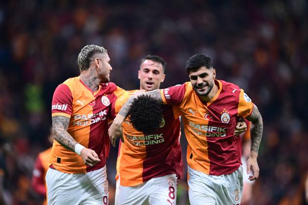 Galatasaray v Goztepe - Turkish Super Lig ISTANBUL, TURKIYE - OCTOBER 26: Gabriel Sara of Galatasaray celebrates with his team-mates after scoring a goal during the Turkish Super Lig week 10 football match between Galatasaray and Goztepe at RAMS Park Stadium in Istanbul, Turkiye on October 26, 2025. Abdulhamid Hosbas Anadolu Istanbul Turkey. Editorial use only. Please get in touch for any other usage. Copyright: x2025xAnadoluxAbdulhamidxHosbasx