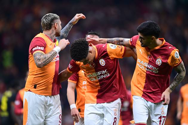 Galatasaray v Goztepe - Turkish Super Lig ISTANBUL, TURKIYE - OCTOBER 26: Gabriel Sara of Galatasaray celebrates with his team-mates after scoring a goal during the Turkish Super Lig week 10 football match between Galatasaray and Goztepe at RAMS Park Stadium in Istanbul, Turkiye on October 26, 2025. Abdulhamid Hosbas Anadolu Istanbul Turkey. Editorial use only. Please get in touch for any other usage. Copyright: x2025xAnadoluxAbdulhamidxHosbasx