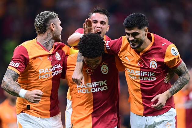 Galatasaray v Goztepe - Turkish Super Lig ISTANBUL, TURKIYE - OCTOBER 26: Gabriel Sara of Galatasaray celebrates with his team-mates after scoring a goal during the Turkish Super Lig week 10 football match between Galatasaray and Goztepe at RAMS Park Stadium in Istanbul, Turkiye on October 26, 2025. Abdulhamid Hosbas Anadolu Istanbul Turkey. Editorial use only. Please get in touch for any other usage. Copyright: x2025xAnadoluxAbdulhamidxHosbasx