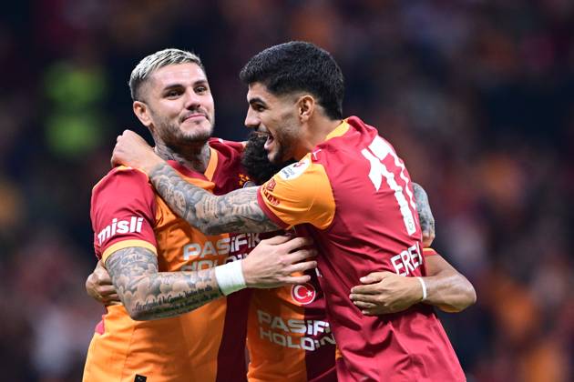 Galatasaray v Goztepe - Turkish Super Lig ISTANBUL, TURKIYE - OCTOBER 26: Gabriel Sara of Galatasaray celebrates with his team-mates after scoring a goal during the Turkish Super Lig week 10 football match between Galatasaray and Goztepe at RAMS Park Stadium in Istanbul, Turkiye on October 26, 2025. Abdulhamid Hosbas Anadolu Istanbul Turkey. Editorial use only. Please get in touch for any other usage. Copyright: x2025xAnadoluxAbdulhamidxHosbasx