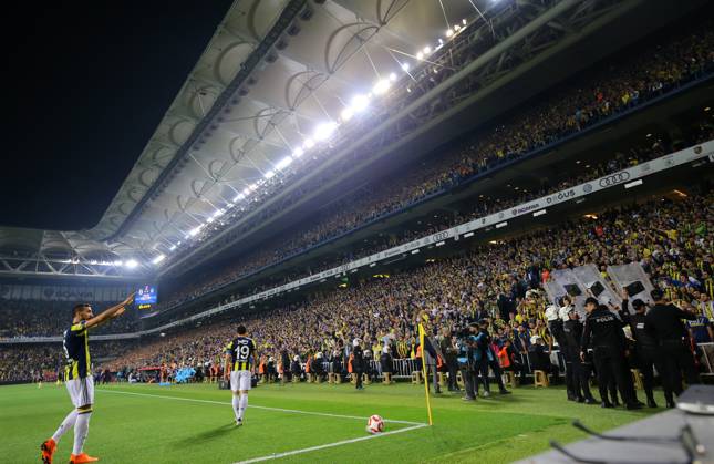 Fenerbahce v Besiktas: Ziraat Turkish Cup ISTANBUL, TURKEY - APRIL 19: Mehmet Topal (L) of Fenerbahce warns the fans after they throw objects to pitch during Ziraat Turkish Cup Semi Final second leg soccer match between Fenerbahce and Besiktas at the Ulker Stadium in Istanbul, Turkey on April 19, 2018. The match was cancelled after the latest incidents. Istanbul Turkey. Editorial use only. Please get in touch for any other usage. Copyright: x2025xAnadoluxMetinxPalax