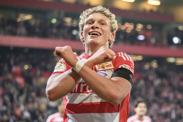 in the picture v l goal to 1 0 by Leopold Querfeld 1 FC Union , goal, hit, jubilation, goal celebration, joy, enthusiasm, celebrates, GER, Berlin, 1 FC Union Berlin vs Arminia Bielefeld DFB Pokal , Bundesliga, football, DFB, season 2025 2026, Alte Foersterei, DFB DFL REGULATIONS PROHIBIT ANY USE OF PHOTOGRAPHS AS IMAGE SEQUENCES AND OR QUASI VIDEO, 29 10 25, Copyright: HMBxMedia UwexKoch
