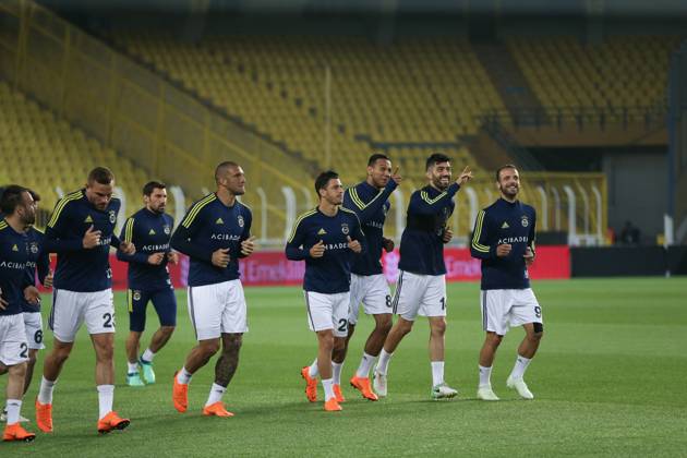 Fenerbahce v Besiktas: Ziraat Turkish Cup ISTANBUL, TURKEY - MAY 03: Players of Fenerbahce warm up ahead of the Ziraat Turkish Cup soccer match between Fenerbahce and Besiktas at Ulker Stadium in Istanbul, Turkey on May 03, 2018. The game was decided to continue without spectators due to the incidents took place in the semi final return match causing the game to be cancelled. Besiktas did not turn up for the replay with Fenerbahce as the club announced earlier. Istanbul Turkey. Editorial use only. Please get in touch for any other usage. Copyright: x2025xAnadoluxArifxHüdaverdixYamanx