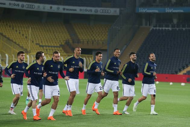 Fenerbahce v Besiktas: Ziraat Turkish Cup ISTANBUL, TURKEY - MAY 03: Players of Fenerbahce warm up ahead of the Ziraat Turkish Cup soccer match between Fenerbahce and Besiktas at Ulker Stadium in Istanbul, Turkey on May 03, 2018. The game was decided to continue without spectators due to the incidents took place in the semi final return match causing the game to be cancelled. Besiktas did not turn up for the replay with Fenerbahce as the club announced earlier. Istanbul Turkey. Editorial use only. Please get in touch for any other usage. Copyright: x2025xAnadoluxArifxHüdaverdixYamanx