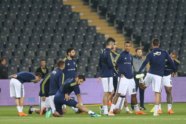 Fenerbahce v Besiktas: Ziraat Turkish Cup ISTANBUL, TURKEY - MAY 03: Players of Fenerbahce warm up ahead of the Ziraat Turkish Cup soccer match between Fenerbahce and Besiktas at Ulker Stadium in Istanbul, Turkey on May 03, 2018. The game was decided to continue without spectators due to the incidents took place in the semi final return match causing the game to be cancelled. Besiktas did not turn up for the replay with Fenerbahce as the club announced earlier. Istanbul Turkey. Editorial use only. Please get in touch for any other usage. Copyright: x2025xAnadoluxArifxHüdaverdixYamanx