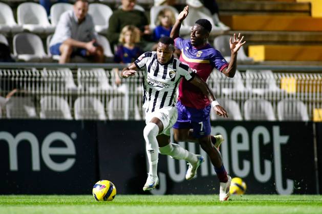 Liga Portugal 2: Portimonense - Torreense Portimao, Portugal - 30 10 2025: Liga Portugal 2 Meu Super 9th round match between SC Portimonense and SCU Torreense at Estadio Municipal de Portimao 31 Portimonense defender, Ney Silva running forward with the ball as he cuts infront of 7 Torreense attacker, Dany Jean Mandatory Credit: Toby Tande Avant Sports Agency Portimao Estadio Municipal de Portimao Portugal Copyright: xTobyxTandex