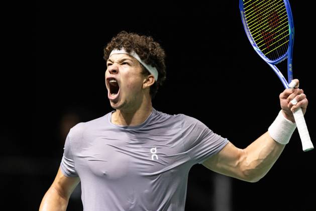 Rolex Paris Masters 2025 - Day Four Ben Shelton (USA) plays against Andrey Rublev in the men s singles match on day four of the Paris ATP, Tennis Herren Masters 1000 tennis tournament at the Paris La Defense Arena in Nanterre, on the outskirts of Paris. Paris France  Copyright: xIbrahimxEzzatx originalFilename:ezzat-notitle251030_npulN.jpg