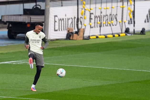 October 31, 2025, Valdebebas, Madrid, Spain: Eder Militao during the training day of Real Madrid ahead the Spanish League, LaLiga EA Sports, football match against Valencia CF at Ciudad Deportiva Real Madrid on October 31, 2025, in Valdebebas, Madrid, Spain. Valdebebas Spain - ZUMAa181 20251031_zaa_a181_042 Copyright: xDennisxAgyemanx