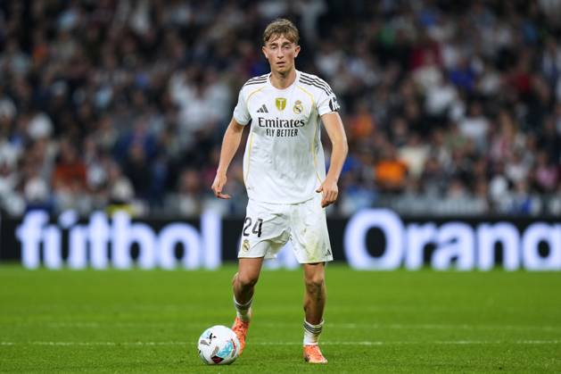 ESP: Real Madrid CF - Valencia CF. La Liga EA Sports. Date 11 Dean Huijsen of Real Madrid CF during the La Liga EA Sports match between Real Madrid CF and Valencia CF played at Santiago Bernabeu Stadium on November 1, 2025 in Madrid. kpng Copyright: xCesarxCebollax xPRESSINx PS_251101_RMA_VAL_2526_076