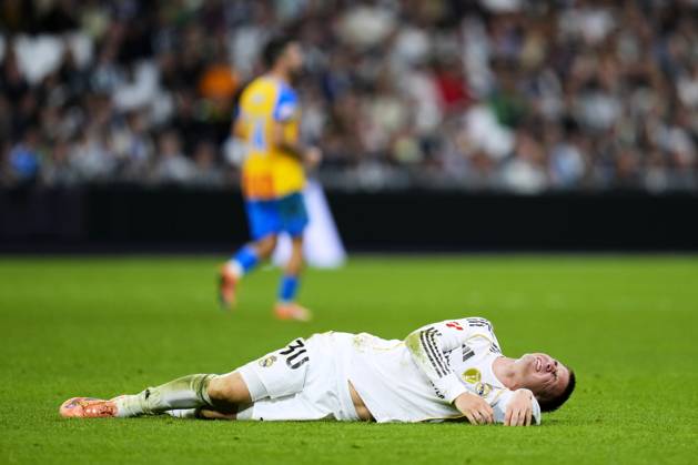ESP: Real Madrid CF - Valencia CF. La Liga EA Sports. Date 11 Franco Mastantuono of Real Madrid CF during the La Liga EA Sports match between Real Madrid CF and Valencia CF played at Santiago Bernabeu Stadium on November 1, 2025 in Madrid. kpng Copyright: xCesarxCebollax xPRESSINx PS_251101_RMA_VAL_2526_109