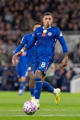 Tottenham Hotspur v Chelsea FC, Premier League, Football, The Tottenham Hotspur Stadium, London, UK - 01 Nov 2025 Enzo Fernandez of Chelsea FC in action London The Tottenham Hotspur Stadium Tottenham GBR, UK NEWSPAPERS OUT Copyright: xEllixBirchx