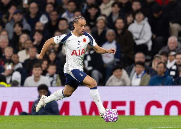 Tottenham Hotspur v Chelsea FC, Premier League, Football, The Tottenham Hotspur Stadium, London, UK - 01 Nov 2025 Xavi Simons of Tottenham Hotspur races up the wing London The Tottenham Hotspur Stadium Tottenham GBR, UK NEWSPAPERS OUT Copyright: xEllixBirchx