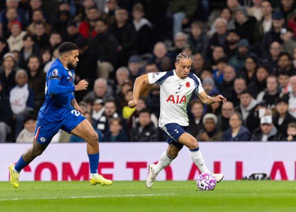 Tottenham Hotspur v Chelsea FC, Premier League, Football, The Tottenham Hotspur Stadium, London, UK - 01 Nov 2025 Xavi Simons of Tottenham Hotspur races up the wing London The Tottenham Hotspur Stadium Tottenham GBR, UK NEWSPAPERS OUT Copyright: xEllixBirchx