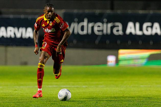 Andre Luiz seen during Liga Portugal game between teams of CF Estrela Amadora and Rio Ave FC at Estadio Jose Gomes (Maciej Rogowski Ball Raw Images) Amadora Estadio Jose Gomes Portugal Copyright: xMaciejxRogowskix maciejrogowski_estrela_rioave_2526-206