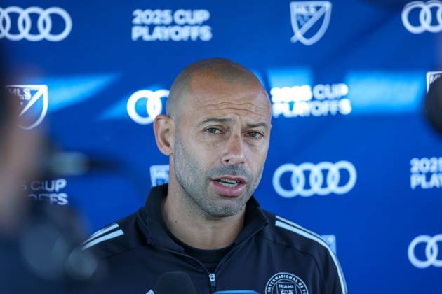 FORT LAUDERDALE, FL - OCTOBER 31: Inter Miami CF head coach Javier Mascherano talks to the media prior to an Inter Miami Training Session at Florida Blue Training Center on October 31, 2025 in Fort Lauderdale, Florida. (Photo by Chris Arjoon Icon Sportswire) SOCCER: OCT 31 MLS, Fussball Herren, USA Inter Miami CF Training EDITORIAL USE ONLY Icon25103100177