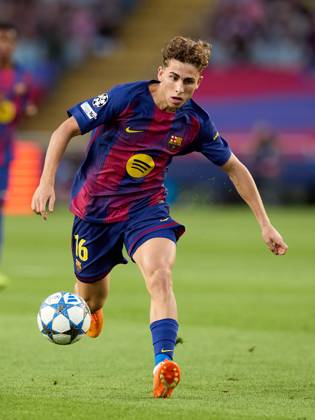 October 21, 2025, Barcelona, Barcelona, Spain: Fermin Lopez of FC Barcelona, Barca in action during the UEFA Champions League match between FC Barcelona v Olympiakos Piraeus at the Lluis Companys Olympic Stadium on October 21, 2025 in Barcelona Spain. Barcelona Spain - ZUMAr232 20251021_zsp_r232_049 Copyright: xDavidxRamirezx