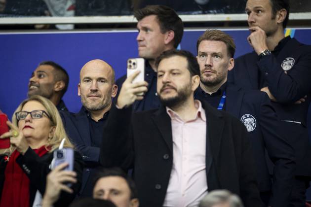 AMSTERDAM (l-r) Ajax technical director Alex Kroes, Ajax Director of Football Marijn Beuker during the UEFA Champions League match between AFC Ajax and Galatasaray SK at the Johan Cruijff ArenA on November 5, 2025, in Amsterdam, Netherlands. ANP KOEN VAN WEEL UEFA Champions League Matchday 4 2025-2026 xVIxANPxSportx xxANPxIVx 541331562 originalFilename: 541331562