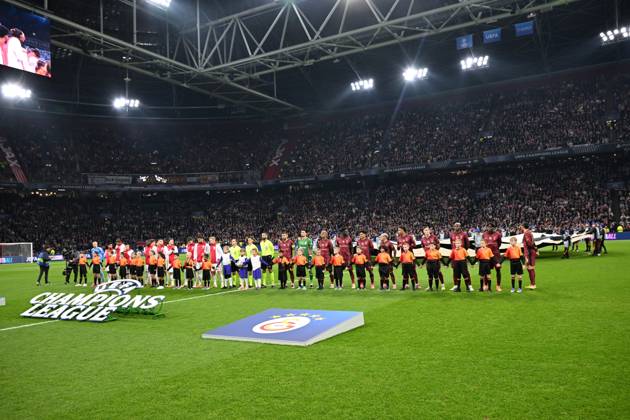 Ajax v Galatasaray - UEFA Champions League AMSTERDAM, NETHERLANDS - NOVEMBER 05: Players line up for the national anthems ahead of the UEFA Champions League 2025 26 League Phase MD4 football match between Ajax and Galatasaray at Johan Cruijff Arena in Amsterdam, Netherlands on November 05, 2025. Halil Sagirkaya Anadolu Amsterdam Netherlands. Editorial use only. Please get in touch for any other usage. Copyright: x2025xAnadoluxHalilxSagirkayax