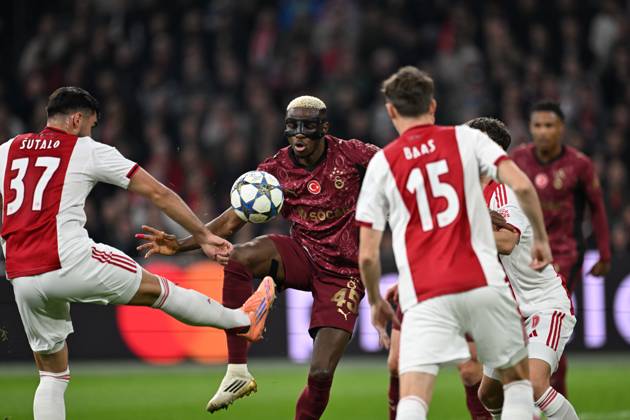 Ajax v Galatasaray - UEFA Champions League AMSTERDAM, NETHERLANDS - NOVEMBER 05: Victor Osimhen (45) of Galatasaray in action against Josip Sutalo (37) and Youri Baas (15) of Ajax during the UEFA Champions League week 4 football match between Ajax and Galatasaray at Johan Cruijff Arena in Amsterdam, Netherlands on November 05, 2025. Halil Sagirkaya Anadolu Amsterdam Netherlands. Editorial use only. Please get in touch for any other usage. Copyright: x2025xAnadoluxHalilxSagirkayax