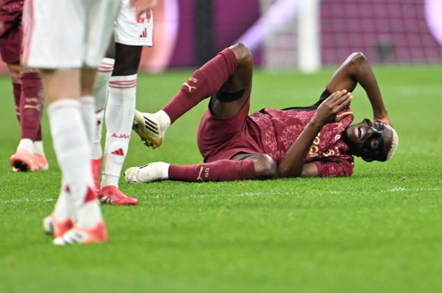 Ajax v Galatasaray - UEFA Champions League AMSTERDAM, NETHERLANDS - NOVEMBER 05: Victor Osimhen (45) of Galatasaray gets injured during the UEFA Champions League week 4 football match between Ajax and Galatasaray at Johan Cruijff Arena in Amsterdam, Netherlands on November 05, 2025. Halil Sagirkaya Anadolu Amsterdam Netherlands. Editorial use only. Please get in touch for any other usage. Copyright: x2025xAnadoluxHalilxSagirkayax