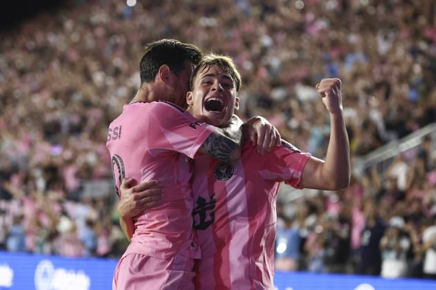 FT. LAUDERDALE, FL - NOVEMBER 08: Inter Miami forward Mateo Silvetti (24) celebrates his assist to Messi™s second goal of the first half during game three of the first round playoff patch between Nashville SC and Inter Miami CF on Saturday, November 8, 2025 at Chase Stadium in Fort Lauderdale, FL. (Photo by Peter Joneleit Icon Sportswire) SOCCER: NOV 08 MLS, Fussball Herren, USA Cup Playoffs Inter Miami CF vs Nashville SC EDITORIAL USE ONLY Icon251108091
