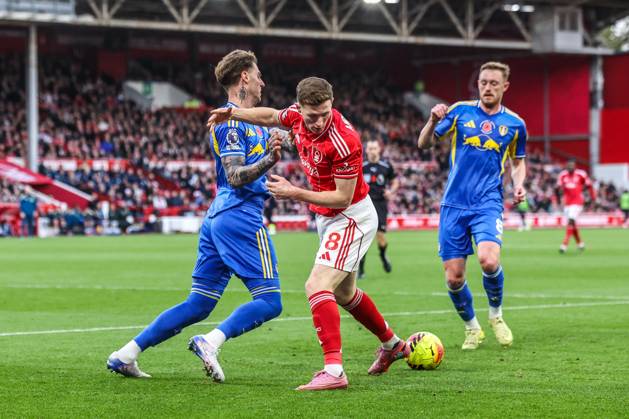 Premier League Nottingham Forest v Leeds United Joe Rodon of Leeds United and Elliot Anderson of Nottingham Forest battle for the ball during the Premier League match Nottingham Forest vs Leeds United at City Ground, Nottingham, United Kingdom, 9th November 2025 (Photo by Alfie Cosgrove News Images) Nottingham City Ground Nottinghamshire United Kingdom Copyright: xAlfiexCosgrove NewsxImagesx