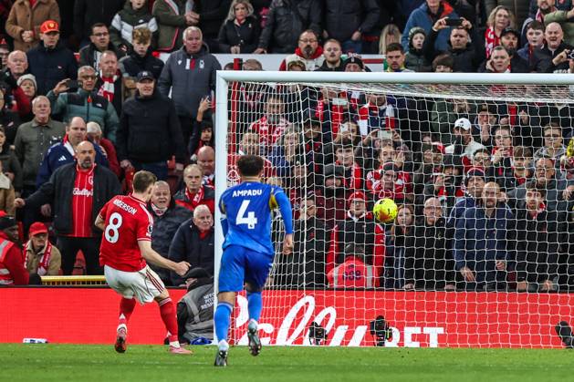 Premier League Nottingham Forest v Leeds United Elliot Anderson of Nottingham Forest scores a penalty to make it 3-1 during the Premier League match Nottingham Forest vs Leeds United at City Ground, Nottingham, United Kingdom, 9th November 2025 (Photo by Alfie Cosgrove News Images) Nottingham City Ground Nottinghamshire United Kingdom Copyright: xAlfiexCosgrove NewsxImagesx