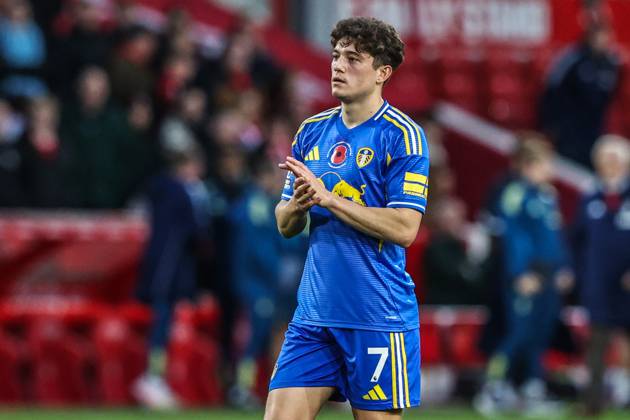 Premier League Nottingham Forest v Leeds United Daniel James of Leeds United applauds the fans after the game during the Premier League match Nottingham Forest vs Leeds United at City Ground, Nottingham, United Kingdom, 9th November 2025 (Photo by Alfie Cosgrove News Images) Nottingham City Ground Nottinghamshire United Kingdom Copyright: xAlfiexCosgrove NewsxImagesx