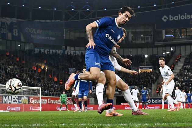 Gent s Tiago Araujo pictured in action during a soccer match between KAA Gent and KRC Genk, Sunday 09 November 2025 in Gent, on day 14 of the 2025-2026 Jupiler Pro League first division of the Belgian championship. MAARTENxSTRAETEMANS  x140468054x