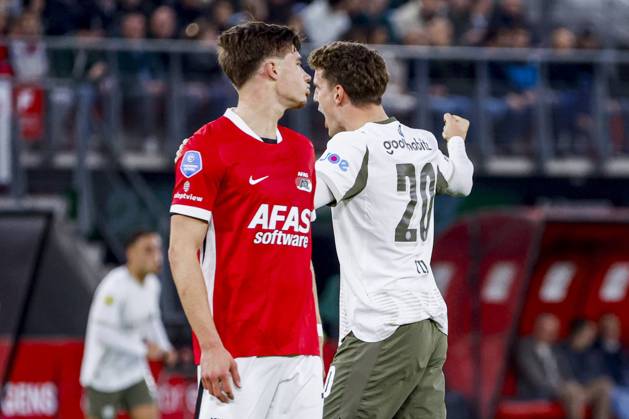 Guus Til of PSV Eindhoven celebrates after scoring his teams second goal and Wouter Goes of AZ Alkmaar looks dejected after conceding his sides second goal AZ Alkmaar v PSV Eindhoven, Eredivisie, AZ v PSV, AFAS-Stadium, November 9, 2025, Alkmaar, Netherlands.