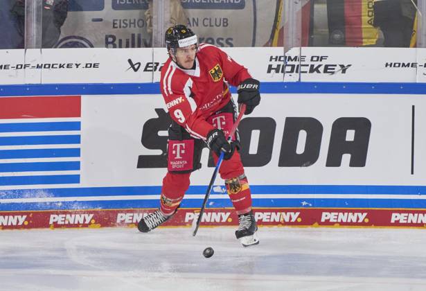 Leon Gawanke of Germany during the match GERMANY - SLOVAKIA 3-0 DEB Ice hockey, Eishockey DEUTSCHLAND CUP in Landshut, Germany, November 9, 2025, Season 2025 2026.