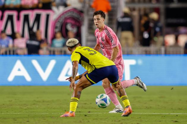 FT. LAUDERDALE, FL - NOVEMBER 08: Inter Miami midfielder Baltasar Rodriguez (11) controls the ball in the first half during a MLS, Fussball Herren, USA Cup Playoffs match between Inter Miami CF and Nashville SC at Chase Stadium on November 08, 2025 in Fort Lauderdale, Florida. (Photo by Chris Arjoon Icon Sportswire) SOCCER: NOV 08 MLS Cup Playoffs Inter Miami CF vs Nashville SC EDITORIAL USE ONLY Icon25110800151
