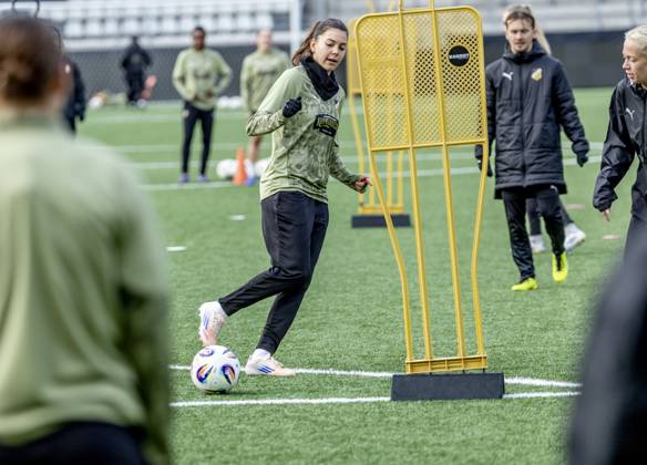 GOTHENBURG 2025 Helena Sampaio during BK Häcken s training session ahead of tomorrow s match against Italian FC Inter in the UEFA Women s Europa Cup at Hisingen Arena GÖTEBORG SWEDEN x9200x Copyright: xAdamxIhse TTx BK HURTLE WOMEN TRAINING