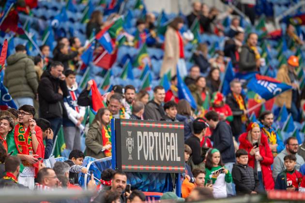 Portugal v Armenia - FIFA World Cup, WM, Weltmeisterschaft, Fussball 2026 Qualifier Portugal supporters are seen before the game starts during the European World Cup Qualifiers 2026 football match between Portugal and Armenia at Estadio do Dragao in Porto, Portugal, on November 16, 2025. Porto Porto Portugal Copyright: xMiguelxLemosx originalFilename:lemos-european251116_npNBS