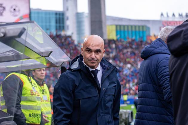 Portugal v Armenia - FIFA World Cup, WM, Weltmeisterschaft, Fussball 2026 Qualifier Roberto Martinez, head coach of Portugal, is seen before the game starts during the European World Cup Qualifiers 2026 football match between Portugal and Armenia at Estadio do Dragao in Porto, Portugal, on November 16, 2025. Porto Porto Portugal Copyright: xMiguelxLemosx originalFilename:lemos-european251116_np8gN