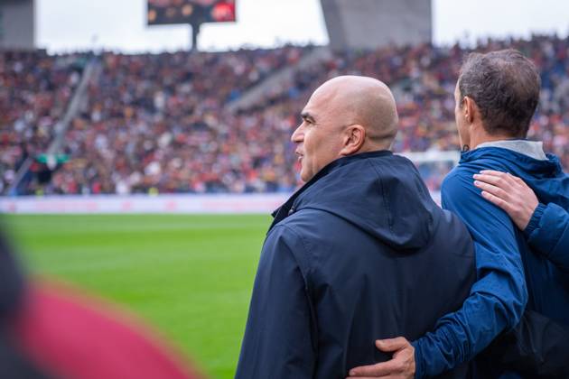 Portugal v Armenia - FIFA World Cup, WM, Weltmeisterschaft, Fussball 2026 Qualifier Roberto Martinez, head coach of Portugal, is seen before the game starts during the European World Cup Qualifiers 2026 football match between Portugal and Armenia at Estadio do Dragao in Porto, Portugal, on November 16, 2025. Porto Porto Portugal Copyright: xMiguelxLemosx originalFilename:lemos-european251116_npmf9