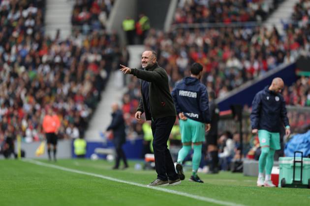 Portugal v Armenia - FIFA World Cup, WM, Weltmeisterschaft, Fussball 2026 Qualifier gives instructions from the sideline during the FIFA World Cup 2026 European qualification football match between Portugal and Armenia at the Dragao Stadium in Porto, Portugal, on November 16, 2025. Porto Porto Portugal Copyright: xLuisxEirasx originalFilename:eiras-fifaworl251116_npv3F