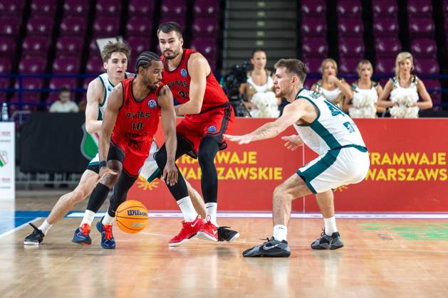 Legia Warszawa - Vilniaus Rytas 18.11.2025 basketball , Warsaw, Basketball Champions League BCL (koszykowka, Liga Mistrzow), game match Legia Warszawa - Vilniaus Rytas image shows: Jerrick Harding (L) Shane Hunter (R) photo Katarzyna Plewczynska Fotostyk Copyright: xKatarzynaxPlewczynskax 20251118FCTKP085