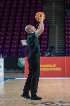 Legia Warszawa - Vilniaus Rytas 18.11.2025 basketball , Warsaw, Basketball Champions League BCL (koszykowka, Liga Mistrzow), game match Legia Warszawa - Vilniaus Rytas ( Vilnius ) image shows: referee Yohan Rosso photo Katarzyna Plewczynska Fotostyk Copyright: xKatarzynaxPlewczynskax 20251118FCTKP004
