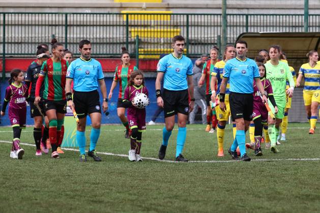 CALCIO - Serie A Femminile - Ternana Women vs Parma Calcio teams enter the field during Italian women s series A, match Ternana Women vs Parma Calcio 22 November 2025 at the Moreno Gubbiotti stadiumin Narni Italy (Photo by Luca Marchetti LiveMedia) during Ternana Women vs Parma Calcio, Italian football Serie A Women match in Narni (TR), Italy, November 22 2025 Narni (TR) Italy Copyright: xIPAxSport ABACAx