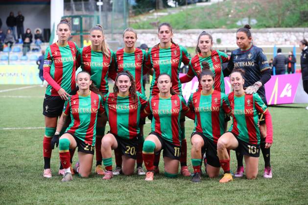 CALCIO - Serie A Femminile - Ternana Women vs Parma Calcio teeam of Ternana women during Italian women s series A, match Ternana Women vs Parma Calcio 22 November 2025 at the Moreno Gubbiotti stadiumin Narni Italy (Photo by Luca Marchetti LiveMedia) during Ternana Women vs Parma Calcio, Italian football Serie A Women match in Narni (TR), Italy, November 22 2025 Narni (TR) Italy Copyright: xIPAxSport ABACAx