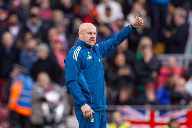 Football - FA Premier League - Liverpool FC v Nottingham Forest FC LIVERPOOL, ENGLAND - Saturday, November 22, 2025: Nottingham Forest s head coach Sean Dyche during the FA Premier League match between Liverpool FC and Nottingham Forest FC at Anfield. (Photo by David Rawcliffe Propaganda) LIVERPOOL Anfield MERSEYSIDE ENGLAND Copyright: xDavidxRawcliffex P2025-11-22-Liverpool_Nottingham_Forest-17
