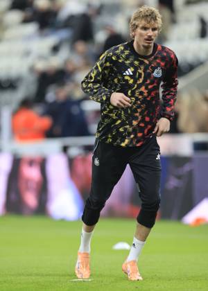 Newcastle United v Manchester City Premier League Nick Woltemade of Newcastle United warms up during the Premier League match at St. James s Park, Newcastle UK Newspapers OUT Copyright: xFredxPalmerx FIL-22535-0023