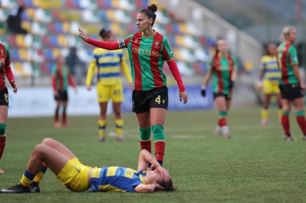 CALCIO - Serie A Femminile - Ternana Women vs Parma Calcio Pacioni Eledonora (Ternana) during Italian women s series A, match Ternana Women vs Parma Calcio 22 November 2025 at the Moreno Gubbiotti stadiumin Narni Italy (Photo by Luca Marchetti LiveMedia) during Ternana Women vs Parma Calcio, Italian football Serie A Women match in Narni (TR), Italy, November 22 2025 Narni (TR) Italy Copyright: xIPAxSport ABACAx