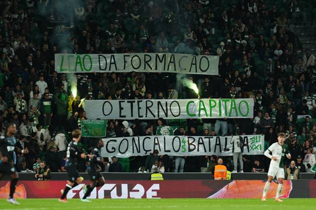 Taca de Portugal - Sporting CP v AC Marinhense (Foto: Joao Alvarinhas Avant Sports) Claque do Sporting CP exib~e uma tarja durante a partida entre o Sporting CP e o AC Marinhense, a contar para a Taca de Portugal no Estadio Jose Alvalade - Novembro 22, 2025 - Lisboa, Portugal. (Foto: Joao Alvarinhas Avant Sports) Lisboa Estadio Jose Alvalade Portugal Copyright: xJoaoxAlvarinhas AvantxSportsx