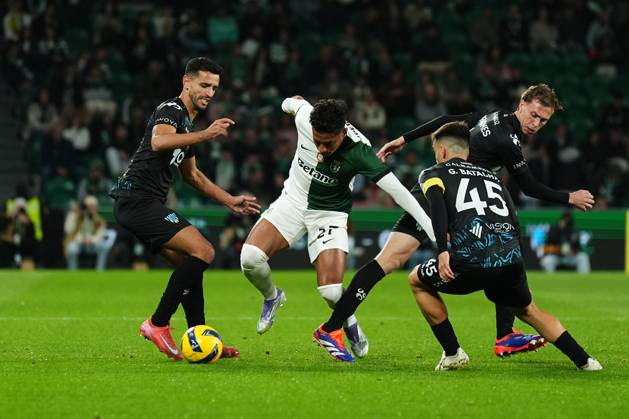 Taca de Portugal - Sporting CP v AC Marinhense (Foto: Joao Alvarinhas Avant Sports) Alisson Santos do Sporting CP em acao durante a partida entre o Sporting CP e o AC Marinhense, a contar para a Taca de Portugal no Estadio Jose Alvalade - Novembro 22, 2025 - Lisboa, Portugal. (Foto: Joao Alvarinhas Avant Sports) Lisboa Estadio Jose Alvalade Portugal Copyright: xJoaoxAlvarinhas AvantxSportsx