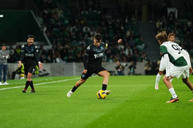 Taca de Portugal - Sporting CP v AC Marinhense (Foto: Joao Alvarinhas Avant Sports) Goncalo Batalha do AC Marinhense durante a partida entre o Sporting CP e o AC Marinhense, a contar para a Taca de Portugal no Estadio Jose Alvalade - Novembro 22, 2025 - Lisboa, Portugal. (Foto: Joao Alvarinhas Avant Sports) Lisboa Estadio Jose Alvalade Portugal Copyright: xJoaoxAlvarinhas AvantxSportsx